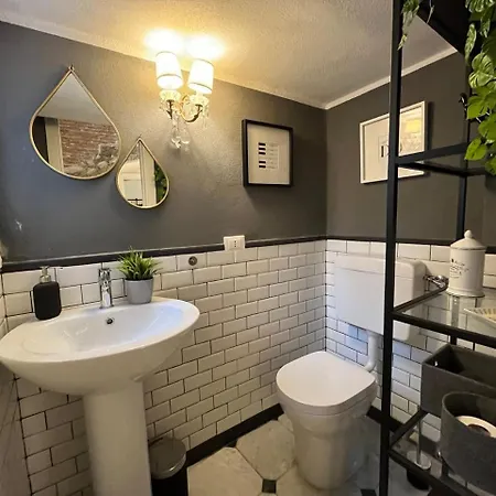 Lägenhet History Art & Design Timeless Heaven With Free Parking Albenga